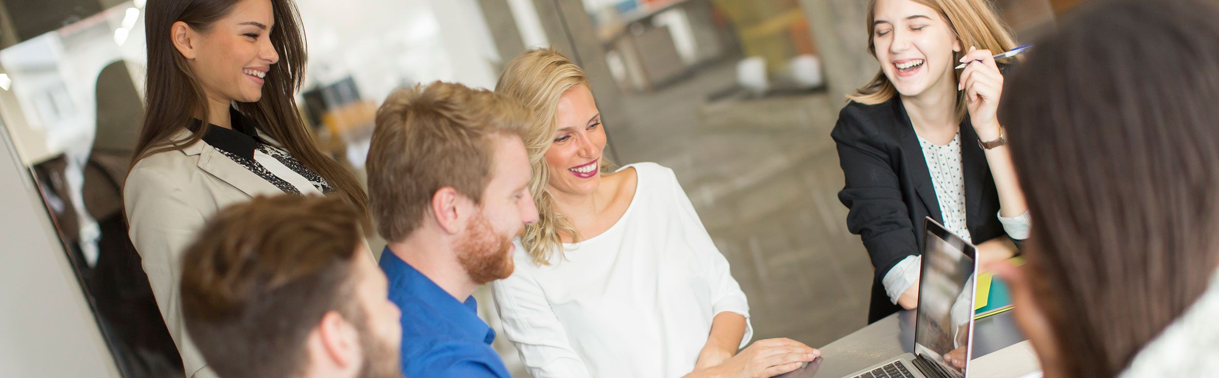 Contact header met werknemers