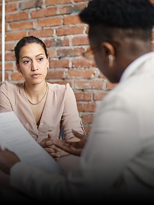 Vrouw op sollicitatiegesprek - recruitment marketing